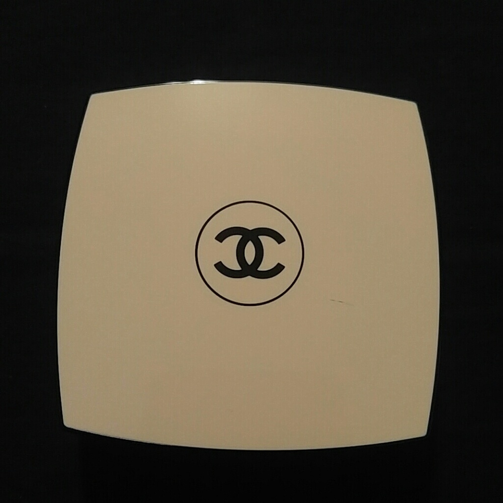 Chanel Healthy Glow Sheer Colour